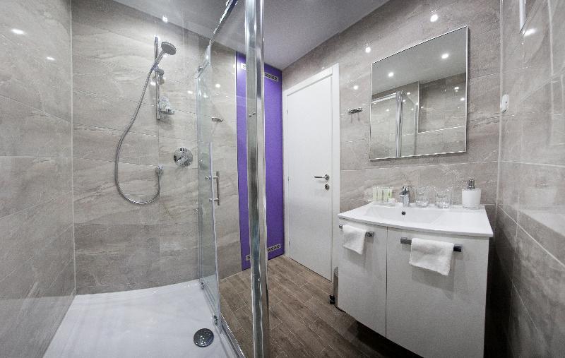Hotel 4 In 4*