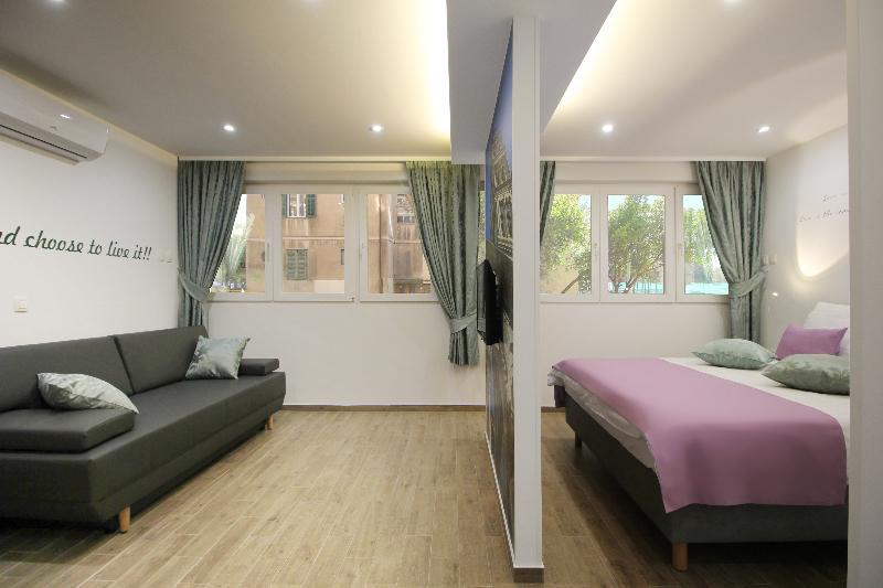 4 In Hotel 4*