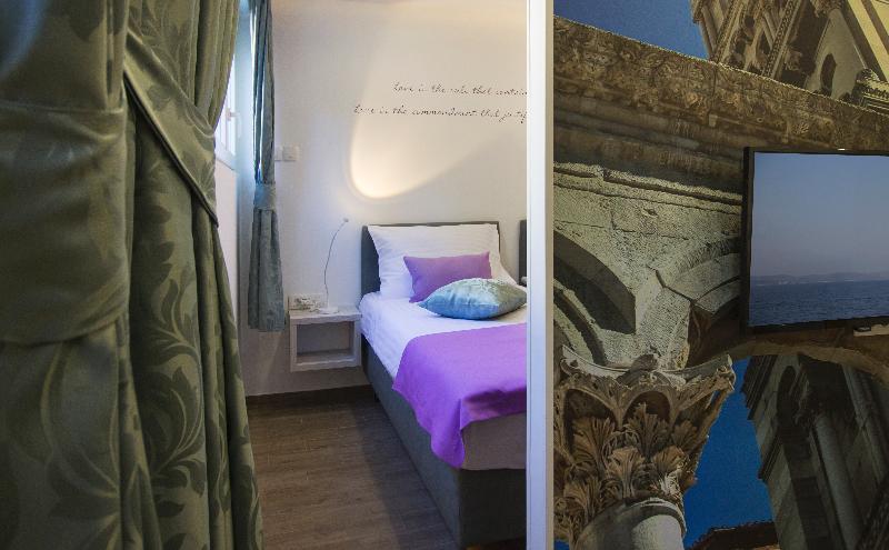 Hotel 4 In